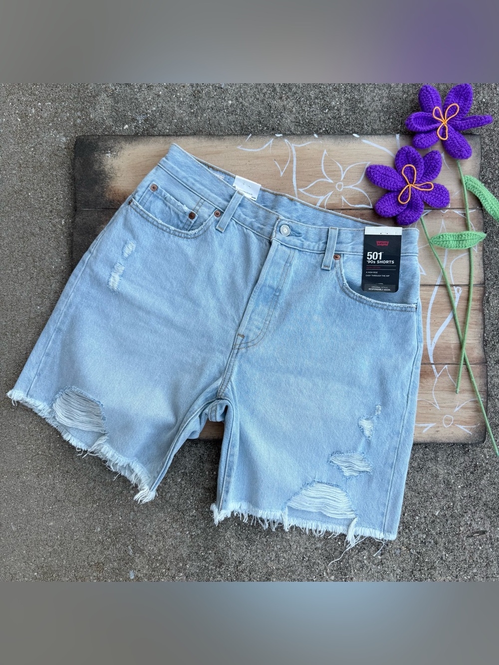 NWT Levi’s Premium High Rise Distressed Jean Shorts Size 29